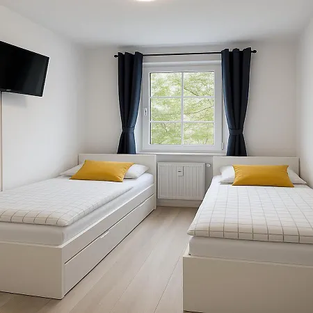 Apartment Ideal Fuer Monteure. 3 Mit Kueche, Waschmaschine, Wifi Usw... .